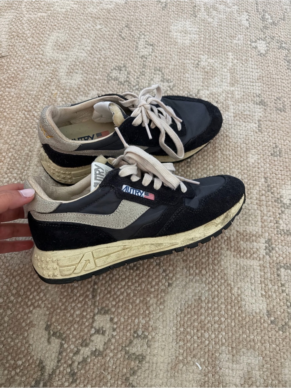 Autry Women's Black and Cream Low-Top Sneakers